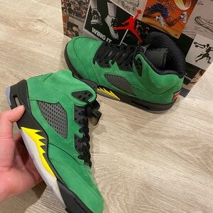 - Jordan 5 Retro SE Oregon size US M 10